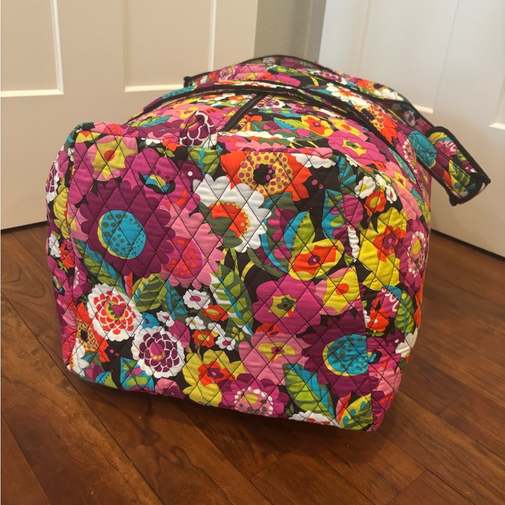 Vera Bradley- NWOT Va Va Bloom Large Traveler Duffle Floral Quilted Bag - Picture 2 of 13